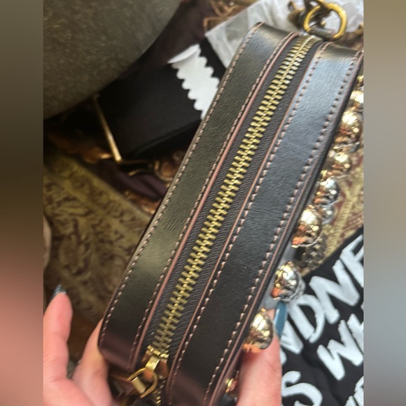 Authentic KURT GEIGER LONDON leather studs Eagle head zip top crossbody - Picture 7 of 15